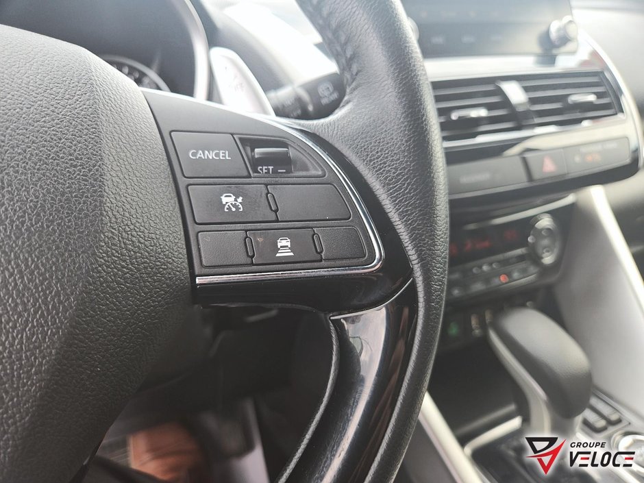 Mitsubishi ECLIPSE CROSS LE *VOLANT CHAUFFANT, AWD, CUIR/SUÈDE 2022-12