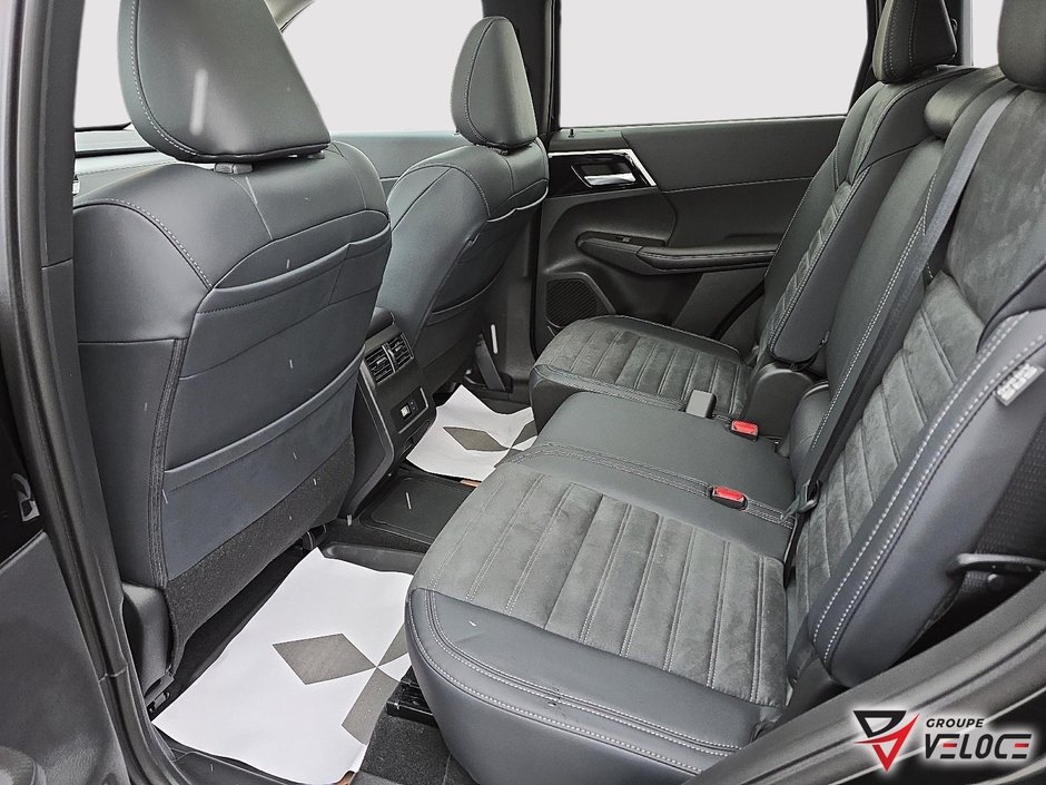 2025 Mitsubishi Outlander Plug-In Hybrid LE-6