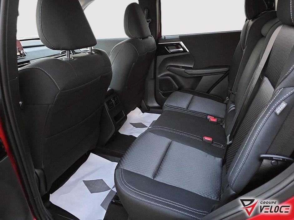 2025 Mitsubishi Outlander Plug-In Hybrid ES-6