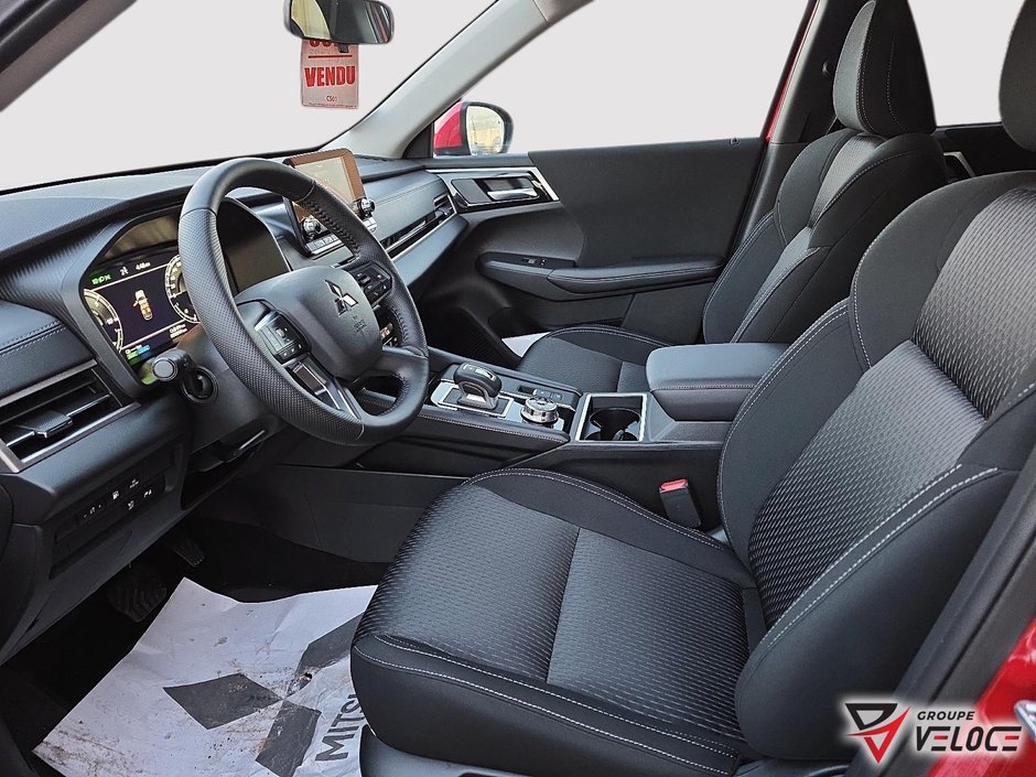 2025 Mitsubishi Outlander Plug-In Hybrid ES-8