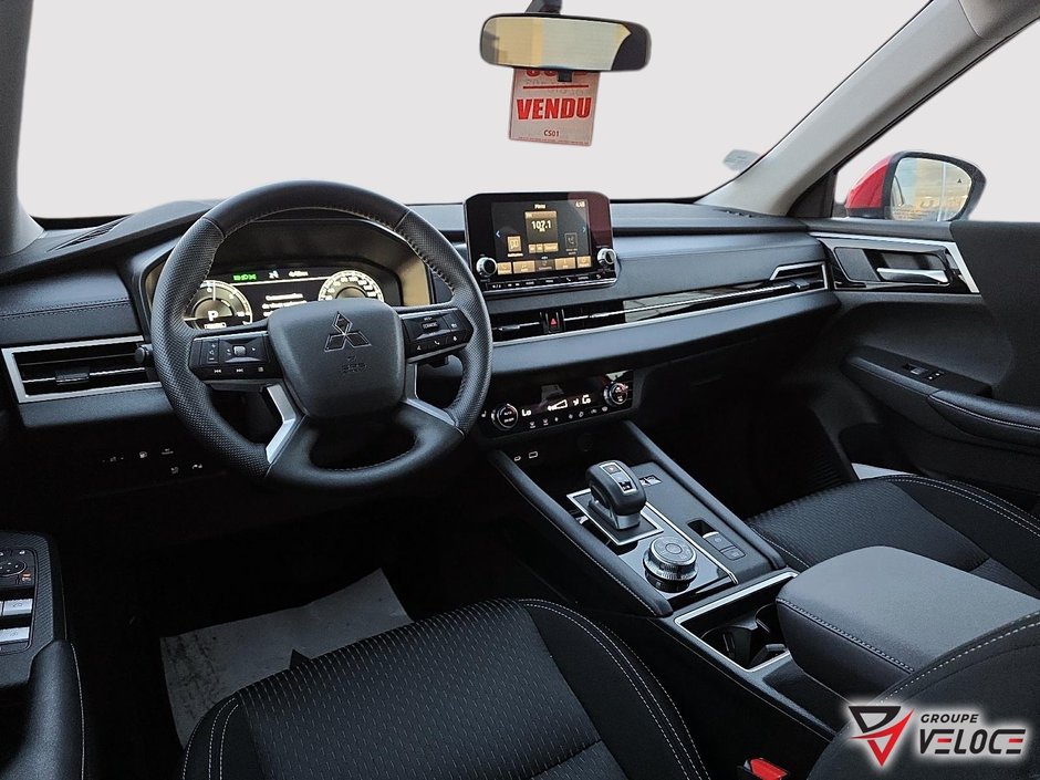 2025 Mitsubishi Outlander Plug-In Hybrid ES-7