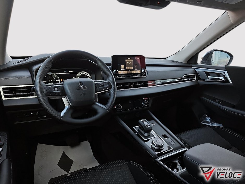 Mitsubishi Outlander Plug-In Hybrid SE 2025-7