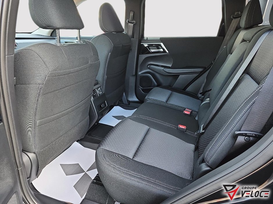 Mitsubishi Outlander Plug-In Hybrid SE 2025-6