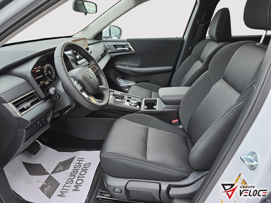 Mitsubishi Outlander Plug-In Hybrid SE 2025-8