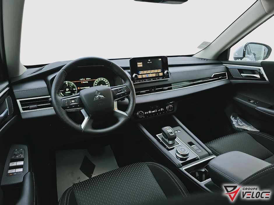 Mitsubishi Outlander Plug-In Hybrid SE 2025-7