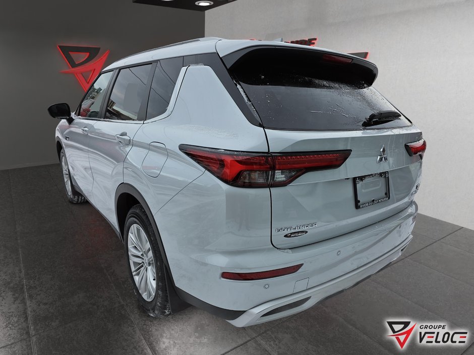 Mitsubishi Outlander Plug-In Hybrid SE 2025-3
