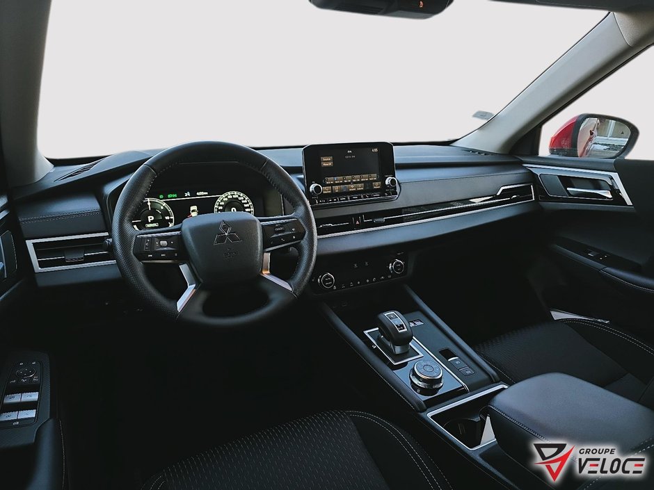 Mitsubishi Outlander Plug-In Hybrid SE 2025-7