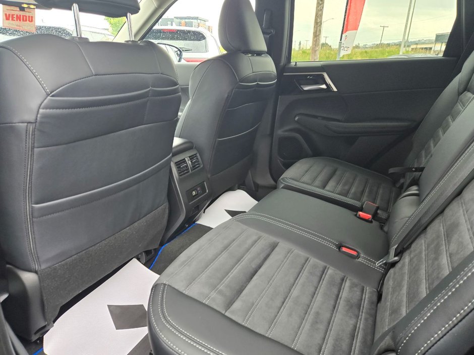 2025 Mitsubishi Outlander Plug-In Hybrid LE-6