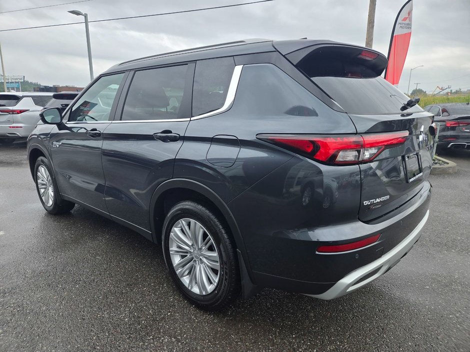 2025 Mitsubishi Outlander Plug-In Hybrid LE-3