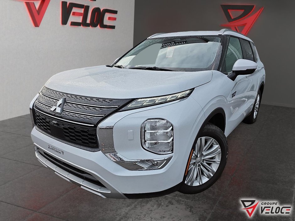2025 Mitsubishi Outlander Plug-In Hybrid SE in Riviere-du-Loup, Quebec
