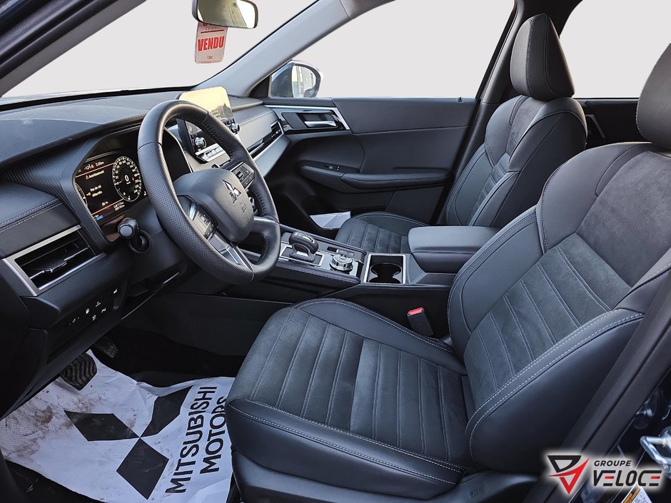 2025 Mitsubishi Outlander Plug-In Hybrid LE-8