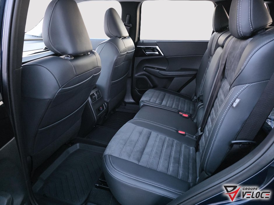 2025 Mitsubishi Outlander Plug-In Hybrid LE-6