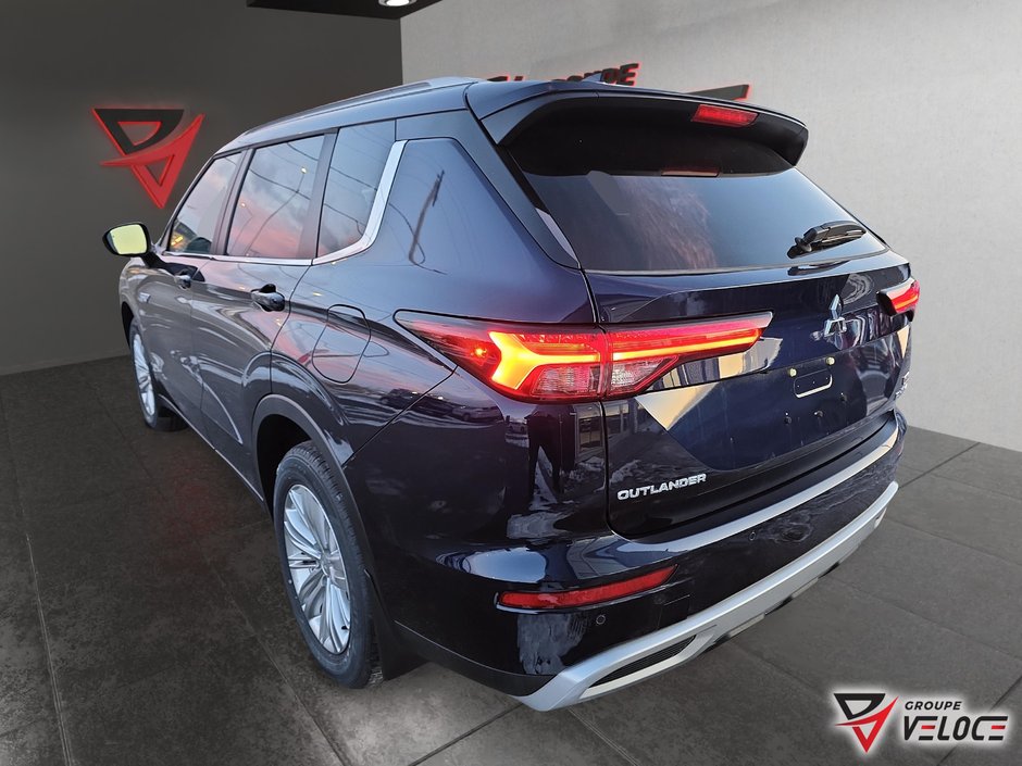 2025 Mitsubishi Outlander Plug-In Hybrid LE-3