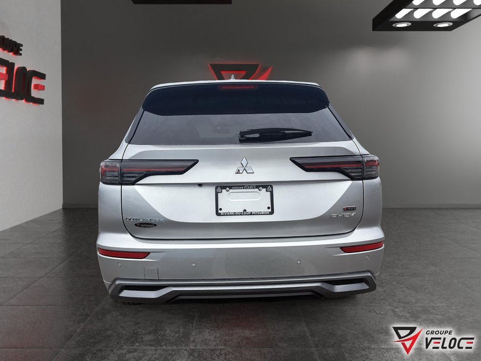 2026 Mitsubishi Outlander Plug-In Hybrid GT-4