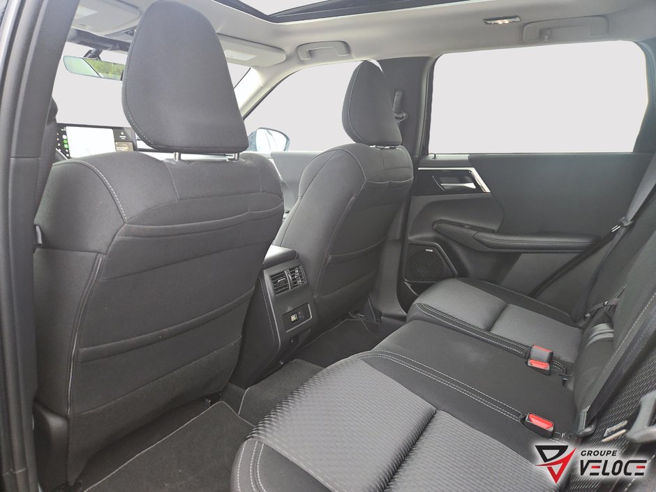 2026 Mitsubishi Outlander Plug-In Hybrid SE-6
