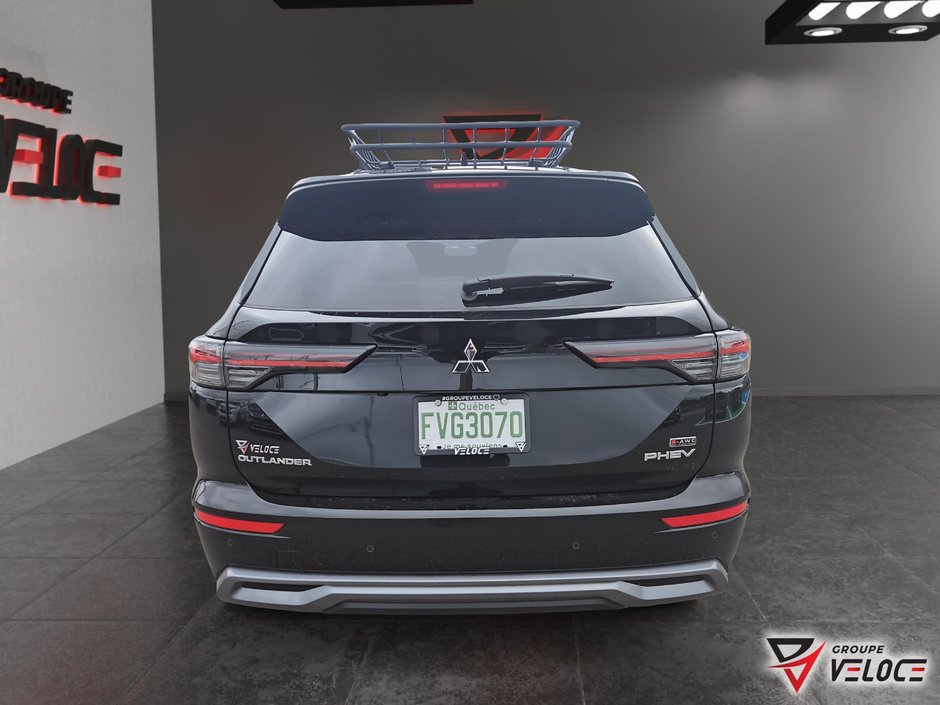 2026 Mitsubishi Outlander Plug-In Hybrid SE-4