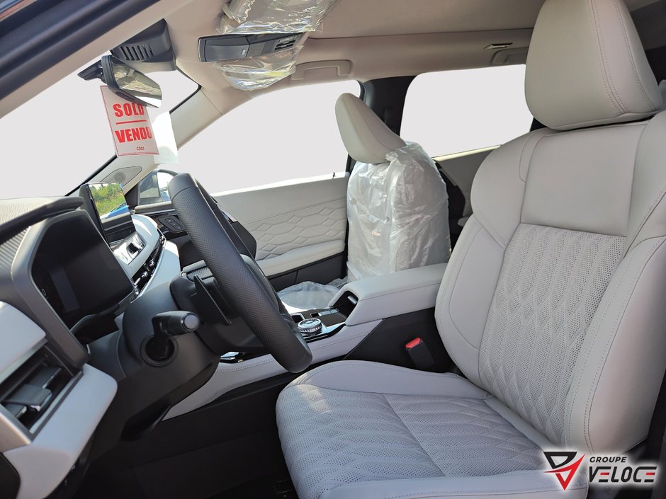 2026 Mitsubishi Outlander Plug-In Hybrid SEL-6