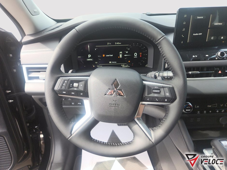 2026 Mitsubishi Outlander Plug-In Hybrid ES-11