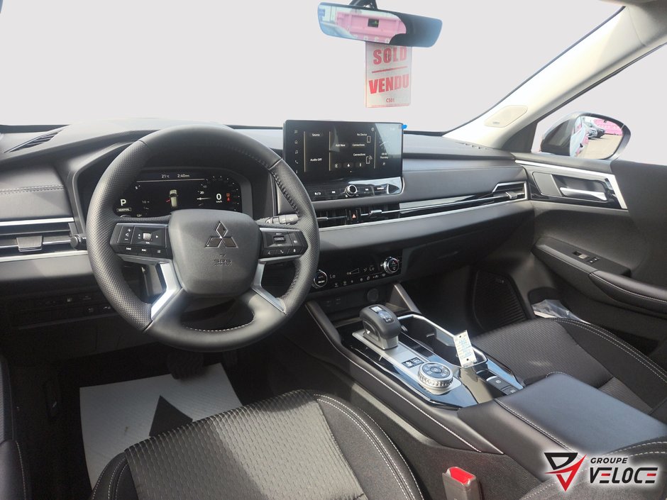 2026 Mitsubishi Outlander Plug-In Hybrid ES-8