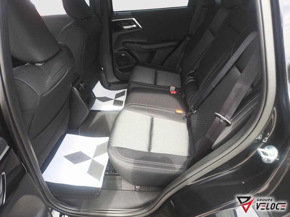 2026 Mitsubishi Outlander Plug-In Hybrid ES-9