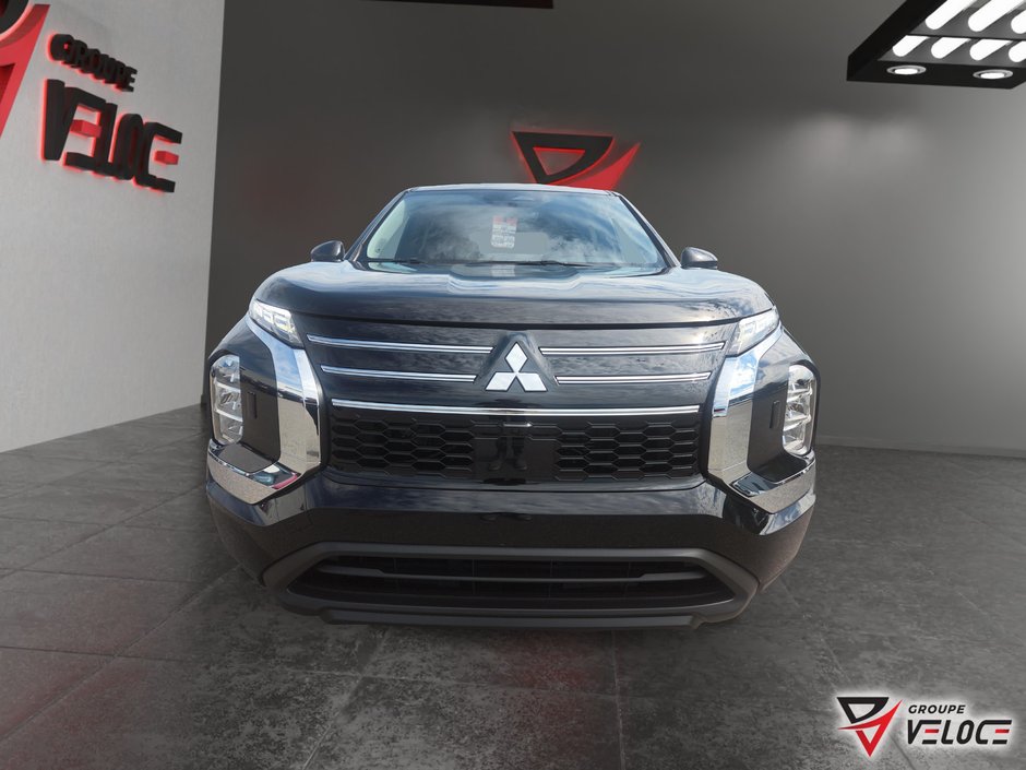 2026 Mitsubishi Outlander Plug-In Hybrid ES-1