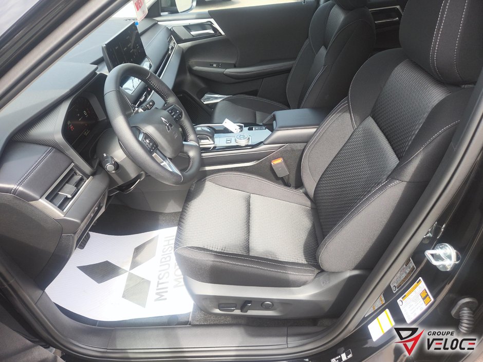 2026 Mitsubishi Outlander Plug-In Hybrid ES-10