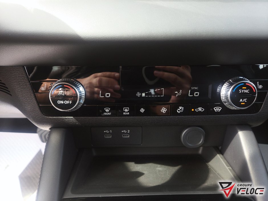 2026 Mitsubishi Outlander Plug-In Hybrid ES-14