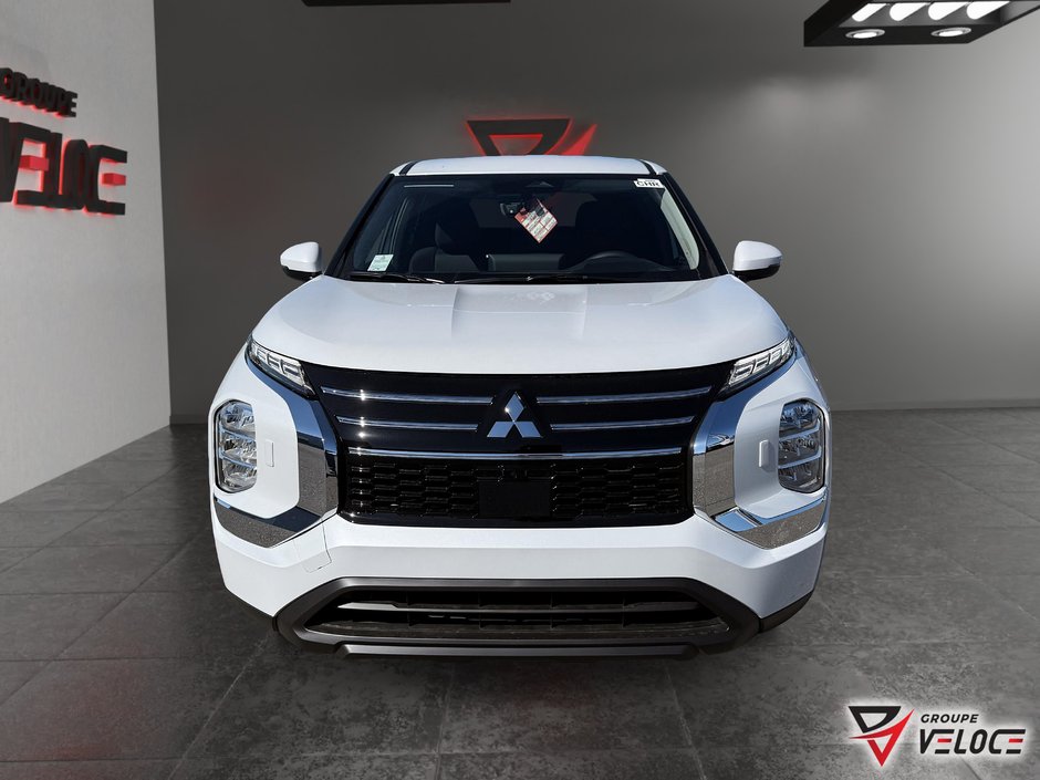 2026 Mitsubishi Outlander Plug-In Hybrid ES-1