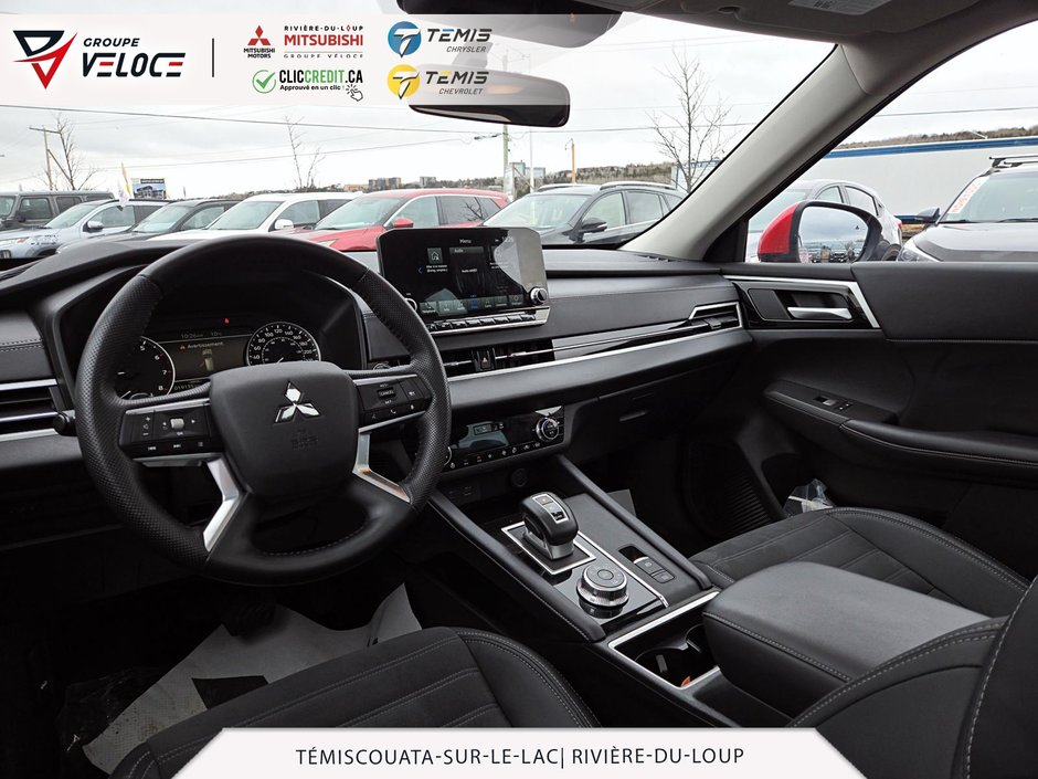 Mitsubishi Outlander LE *AWD, Toit panoramique, Mags 20* 2023-10