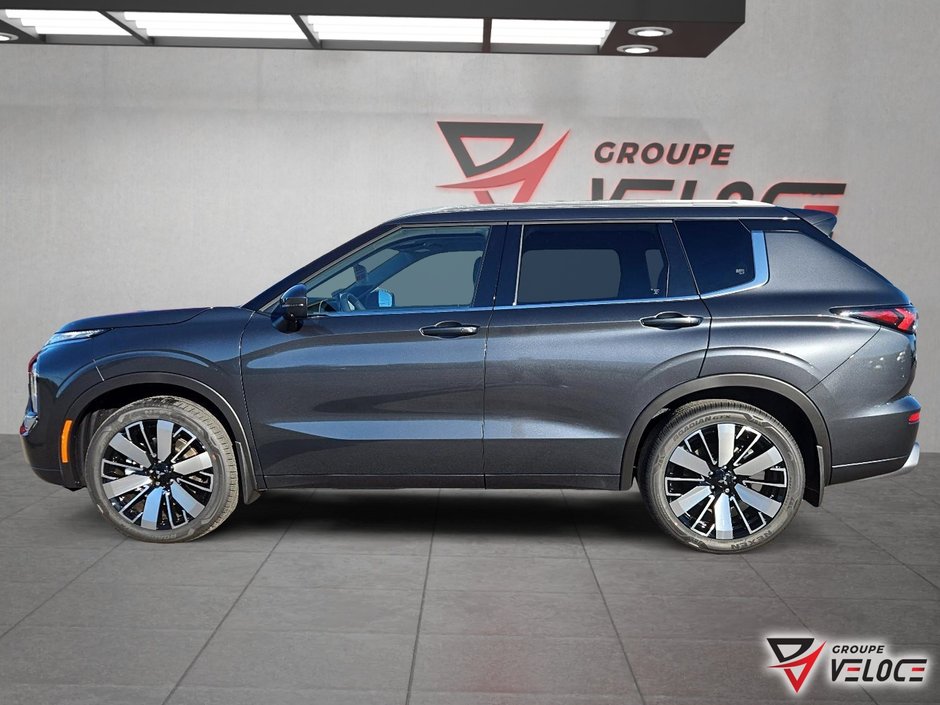 2025 Mitsubishi Outlander-2