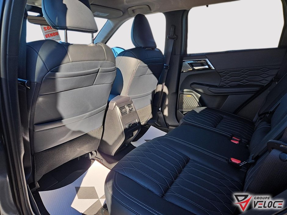 2025 Mitsubishi Outlander-6