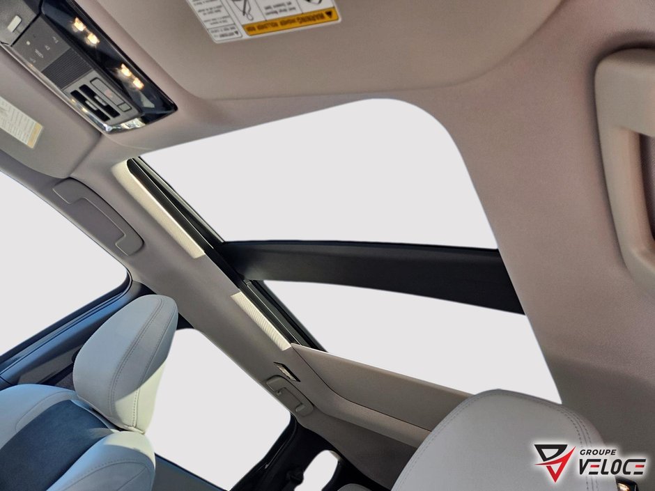 2025 Mitsubishi Outlander LE-8