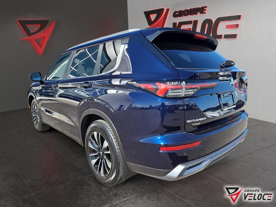 2025 Mitsubishi Outlander LE-3