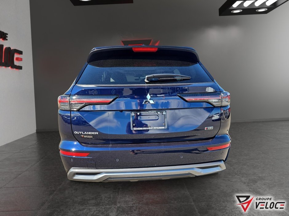 2025 Mitsubishi Outlander LE-4