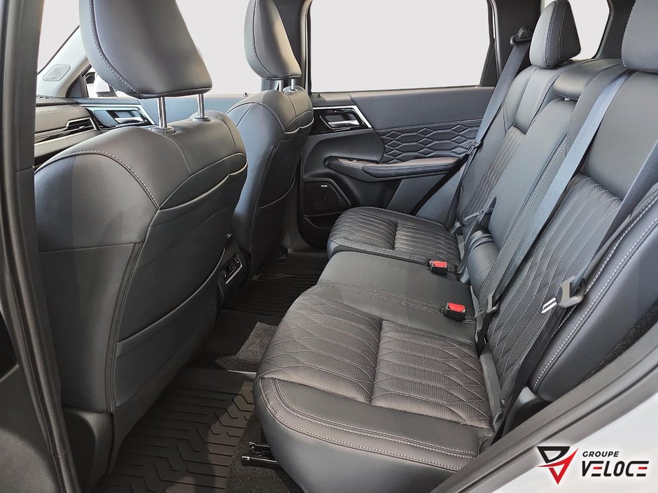 Mitsubishi Outlander SEL 2025-6