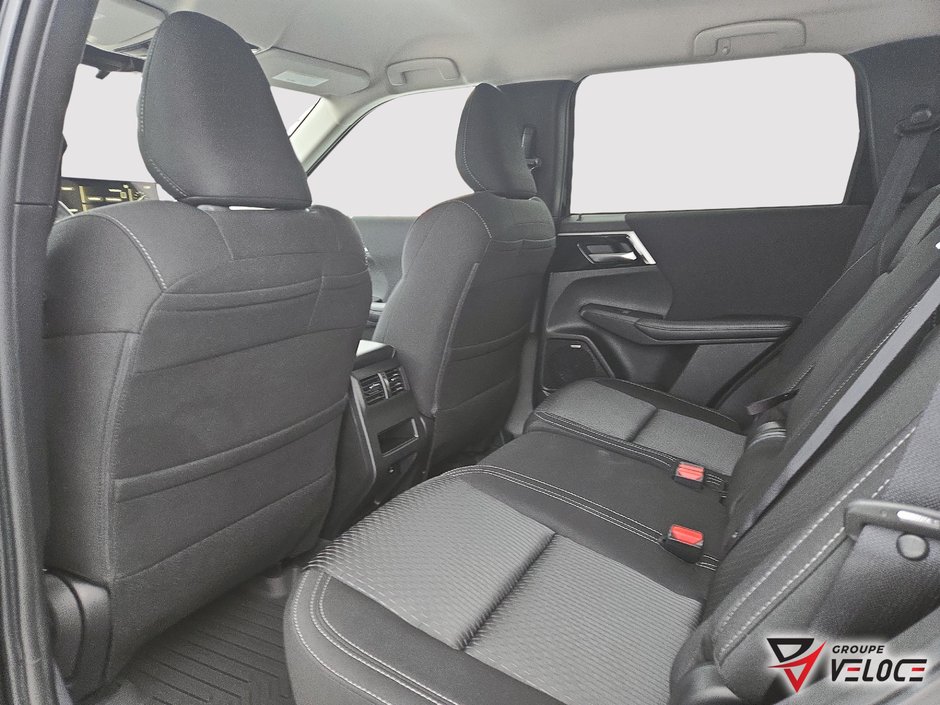 2026 Mitsubishi Outlander ES-6