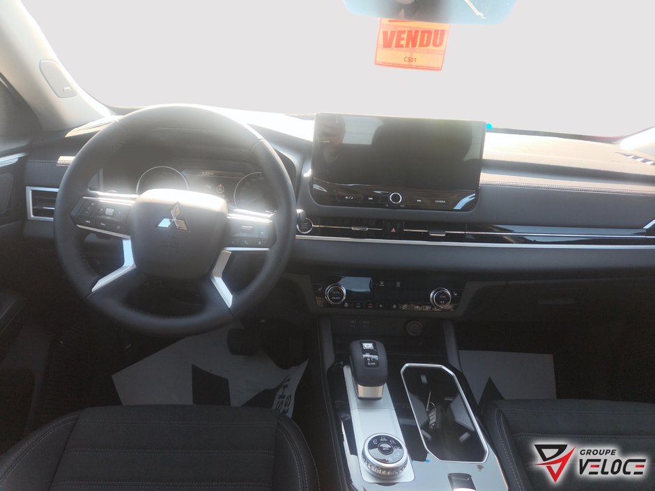 2026 Mitsubishi Outlander LE-9