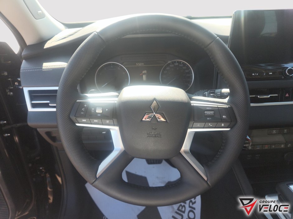 2026 Mitsubishi Outlander LE-12