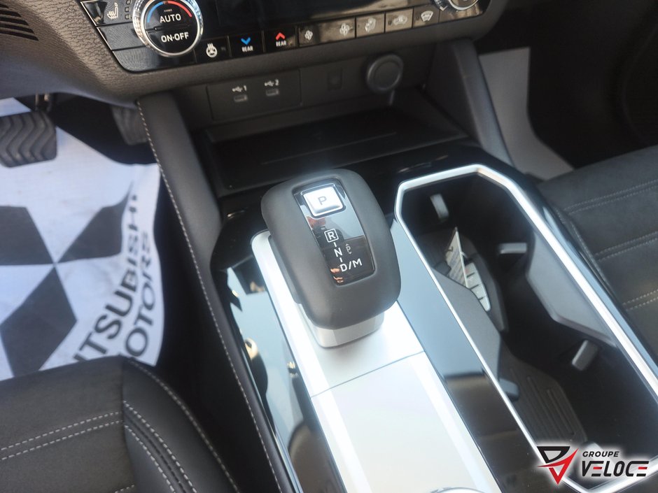 2026 Mitsubishi Outlander LE-15
