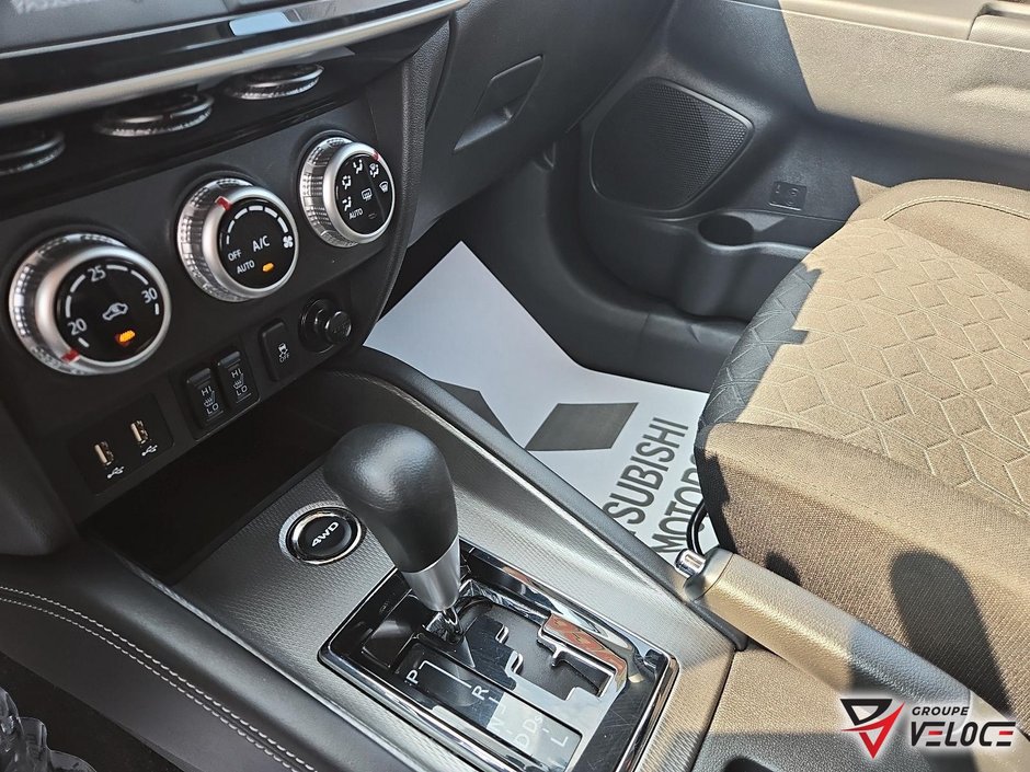 Mitsubishi RVR ES *AWD, ÉCRAN, SIÈGES CHAUFFANTS* 2023-13