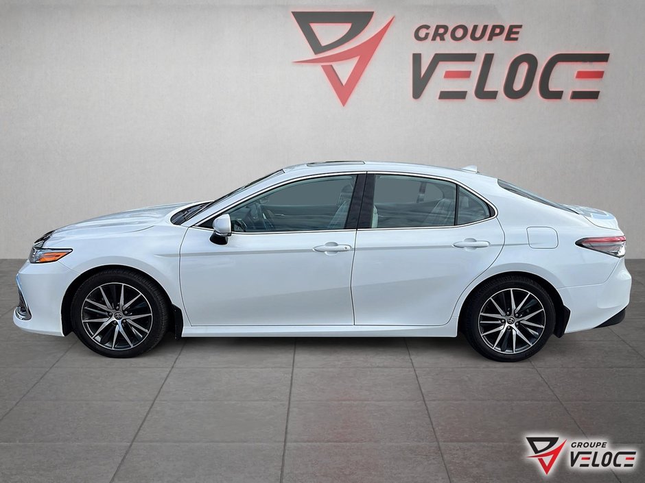 2022 Toyota Camry HYBRIDE XLE-2