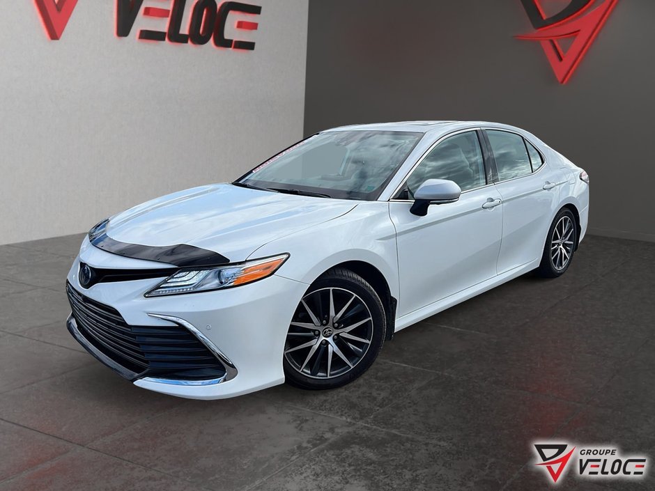 2022 Toyota Camry HYBRIDE XLE-0