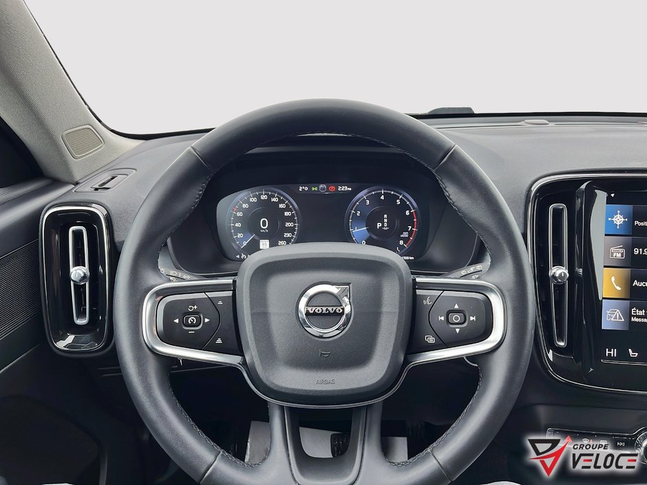 Volvo XC40 *MOMEMTUM CUIR AWD* 2022-7