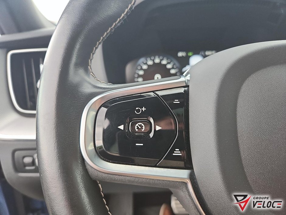 2021 Volvo XC60 R-Design *TOIT PANO, CUIR, AWD*-10