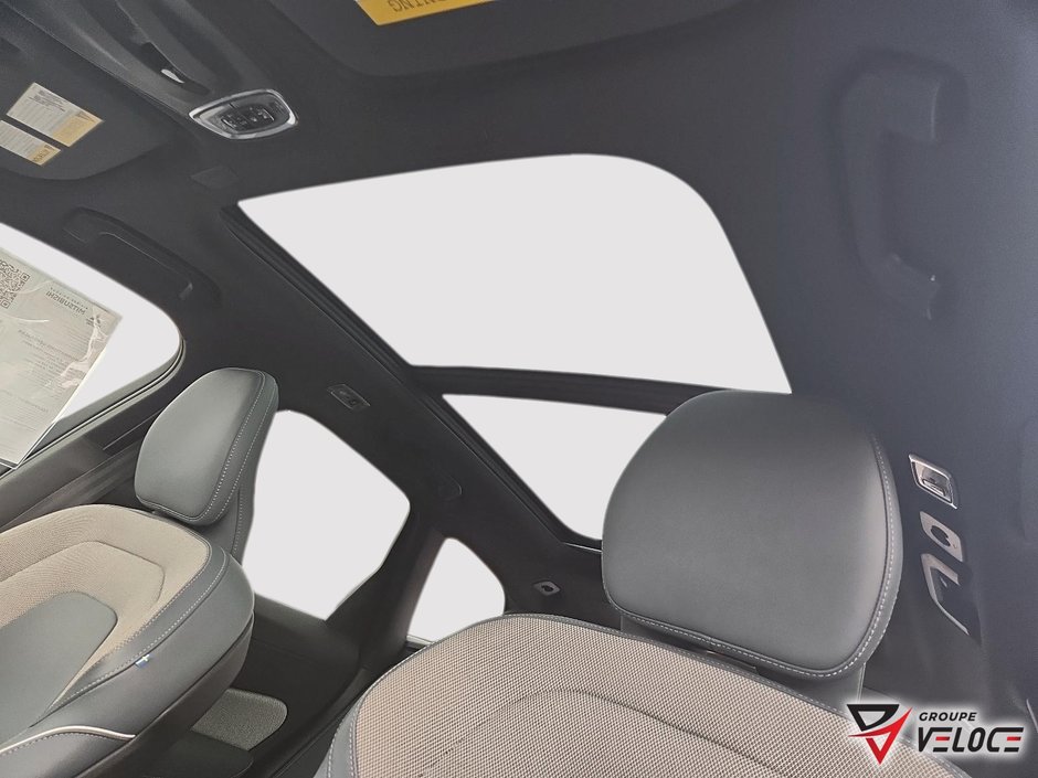 2021 Volvo XC60 R-Design *TOIT PANO, CUIR, AWD*-8