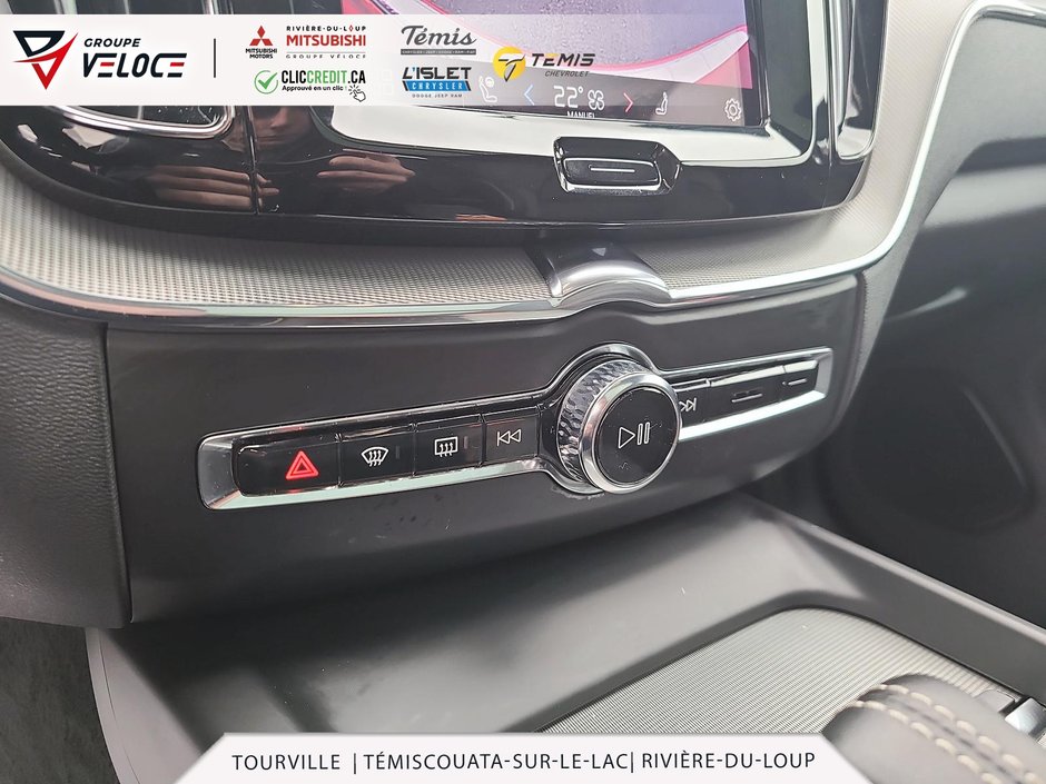 Volvo XC60 R-Design *Hybride léger, Cuir, Toit panoramique* 2022-21
