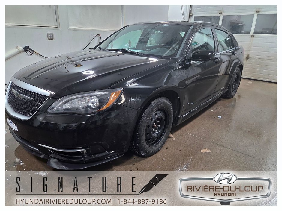 Chrysler 200 S,automatique 2013 à Riviere-Du-Loup, Québec