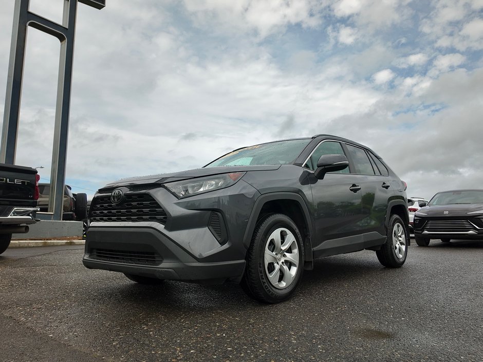 Toyota RAV4 LE 2019 à Cowansville, Québec - w940px