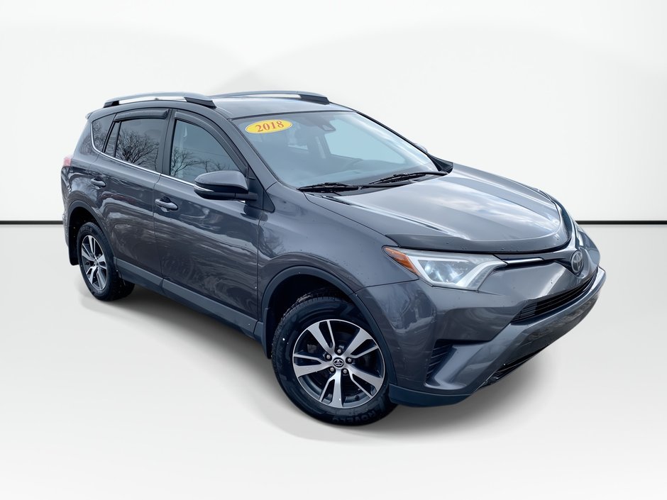 Toyota RAV4 LE | Cam | HtdSeats | Cruise | AUX | TPMS 2018 à Saint John, Nouveau-Brunswick