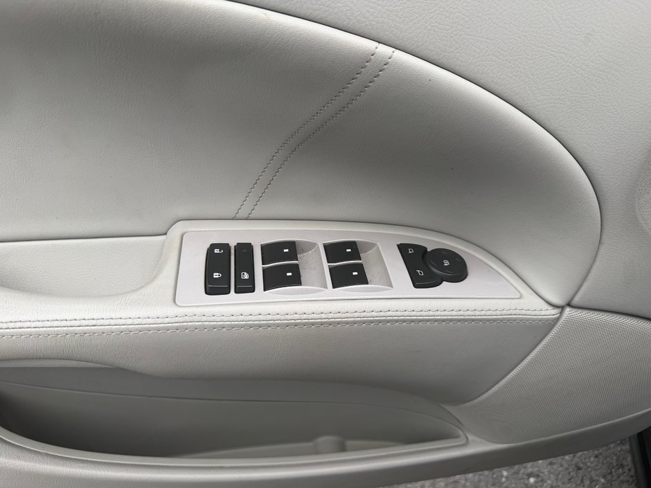 Buick Lucerne CXL 2011-6